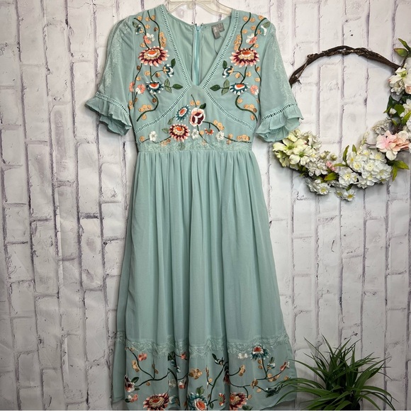 Blue mint short flower dress in size 2 - Picture 10 of 14